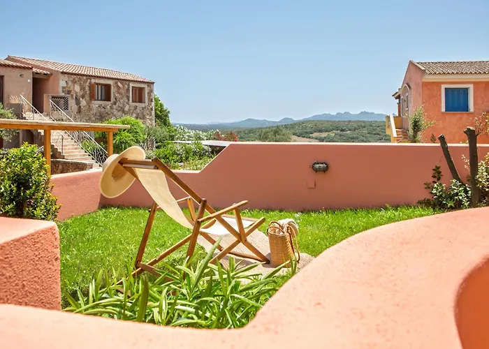 Leone Flat Iii 15' Palau, 30' Porto Cervo & Private Garden *